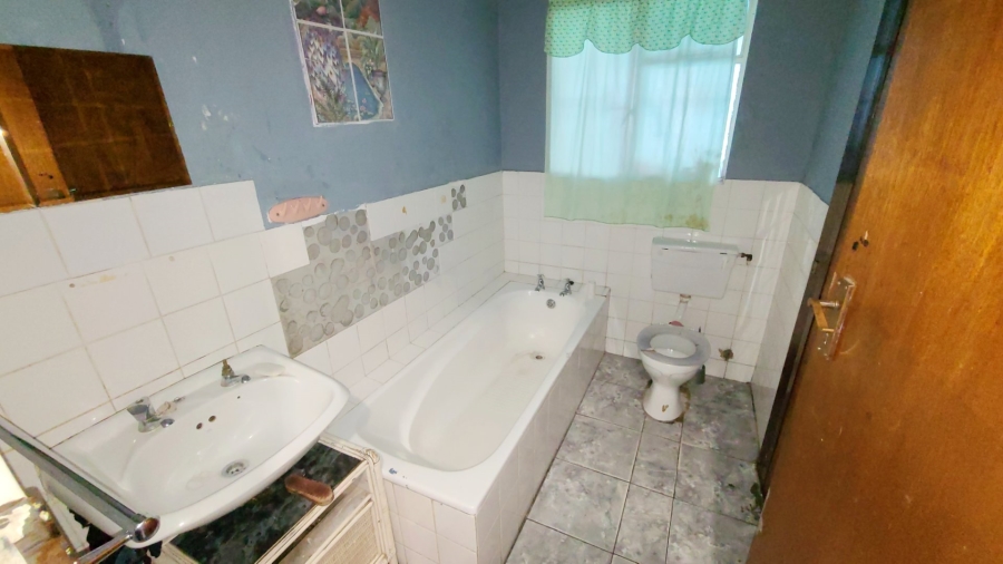 5 Bedroom Property for Sale in Kleinvlei Western Cape